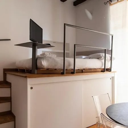 Youhosty - Rosales 1 * Milan